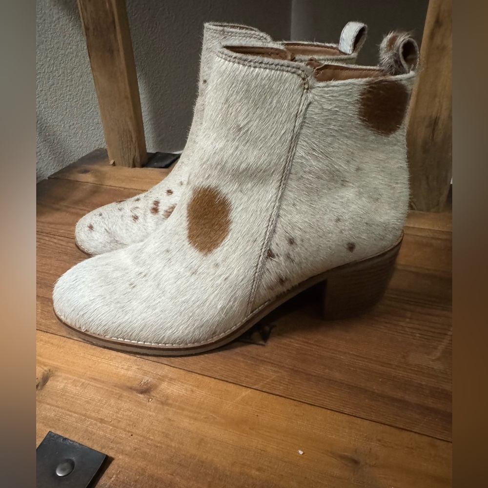 Stylish Myra Cowhide Ankle Boots